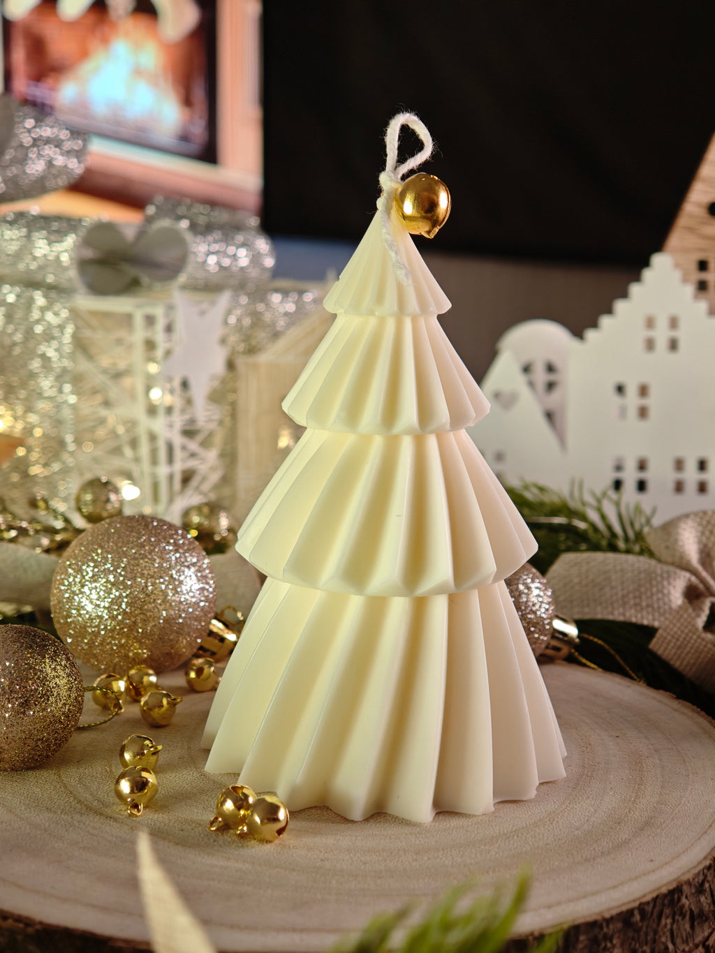 Handgemachte Weihnachtsbaum-Kerze (vegan & nachhaltig, in zwei Größen)