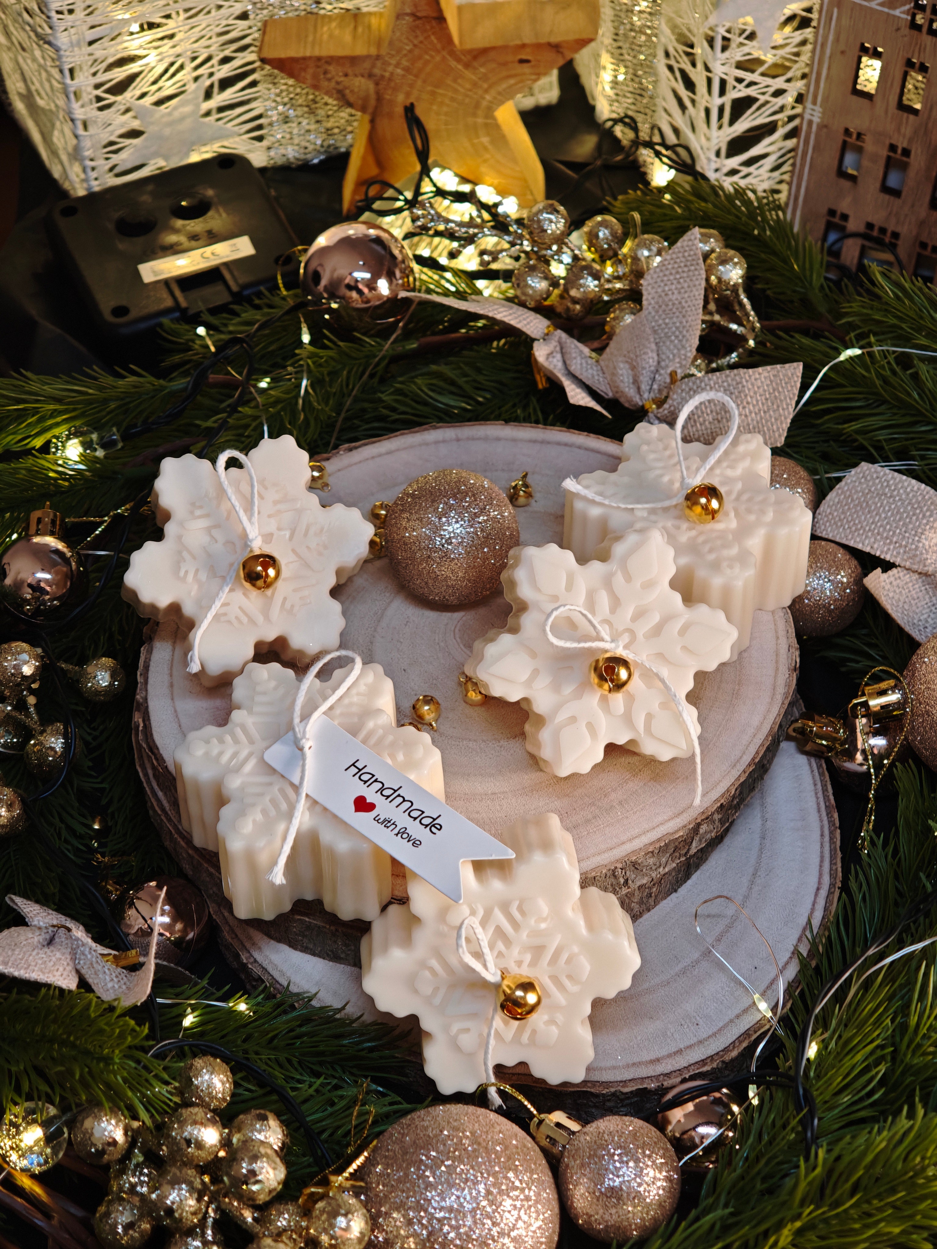 Handgemachte Schneeflocken-Kerze – (vegan & nachhaltig)