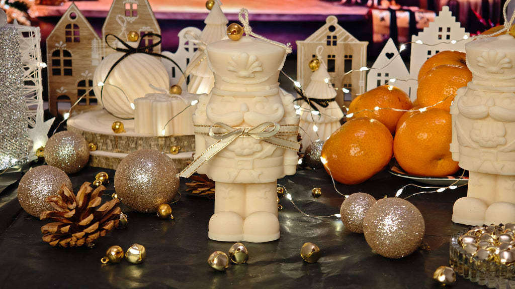 Handgemachte Nussknacker-Kerze (vegan & nachhaltig)