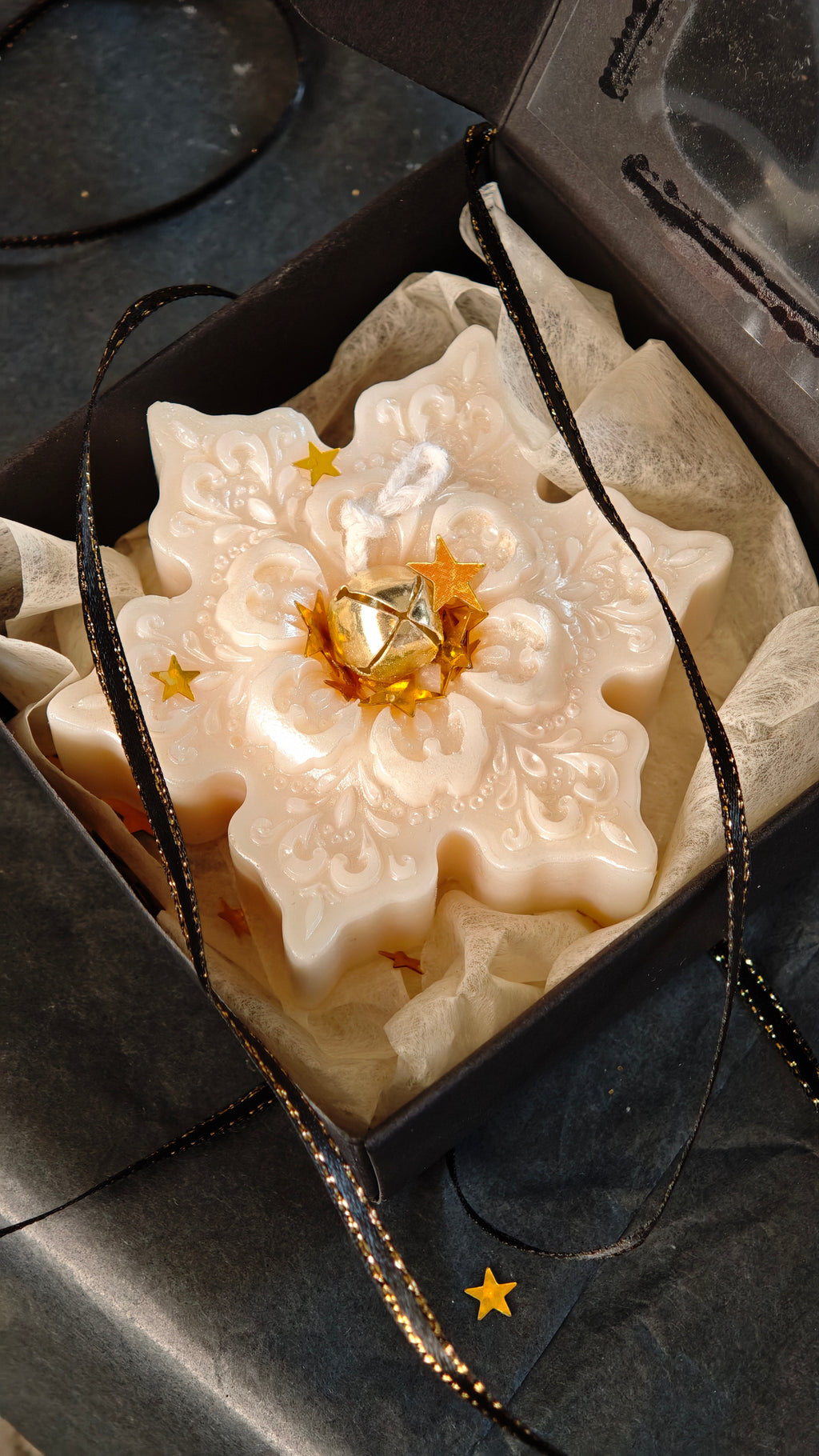 Handgemachte Schneeflocken-Kerze – (vegan & nachhaltig)