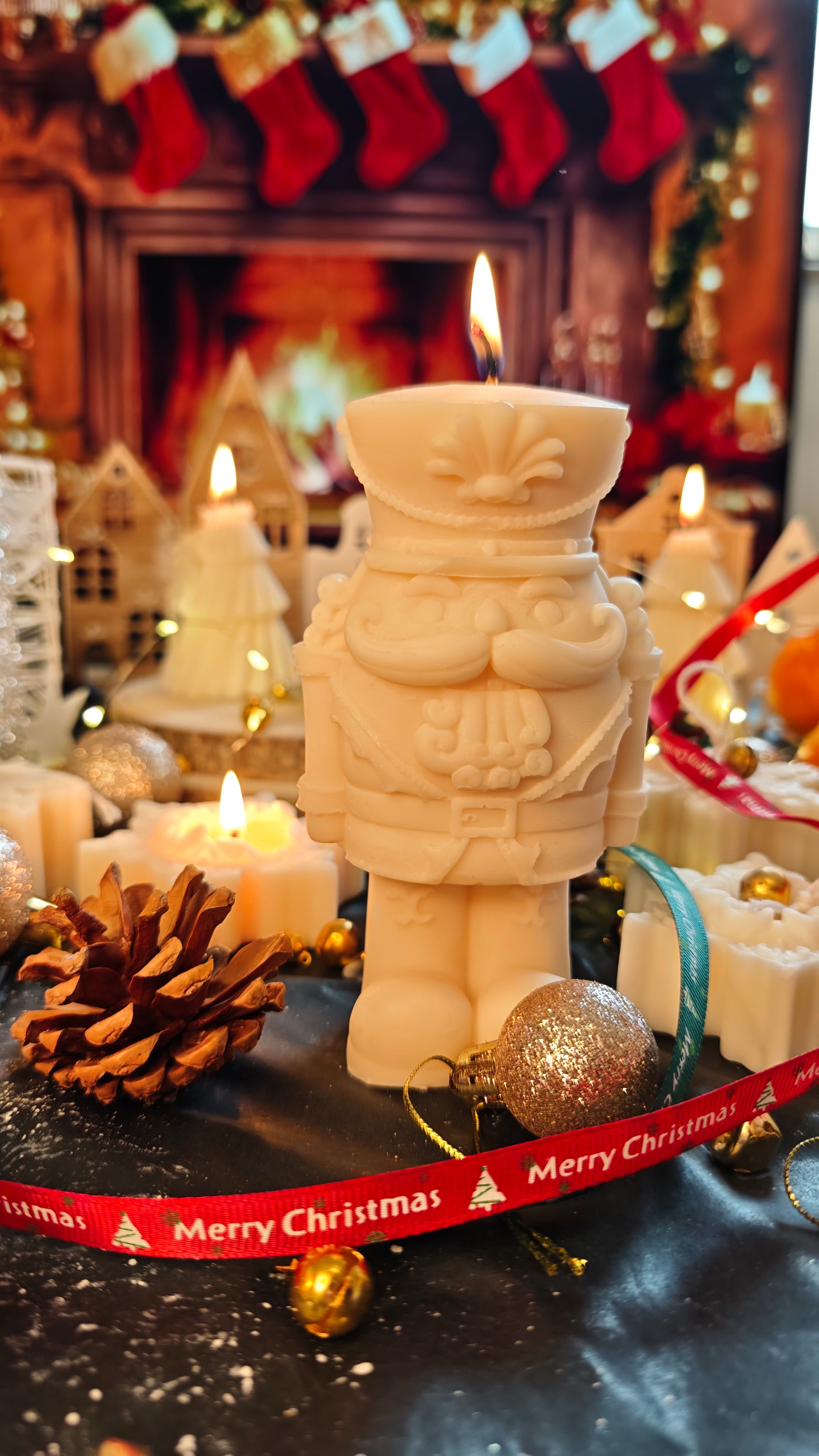 Handgemachte Nussknacker-Kerze (vegan & nachhaltig)