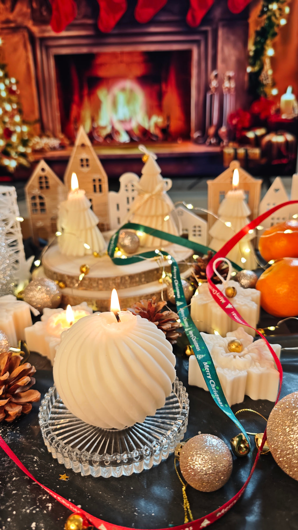 Handgemachte Weihnachtskugel-Kerze (vegan & nachhaltig)